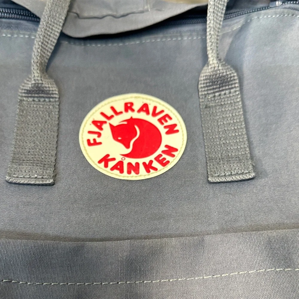 FJALL RAVEN Kånken Classic Navy / gray Backpack